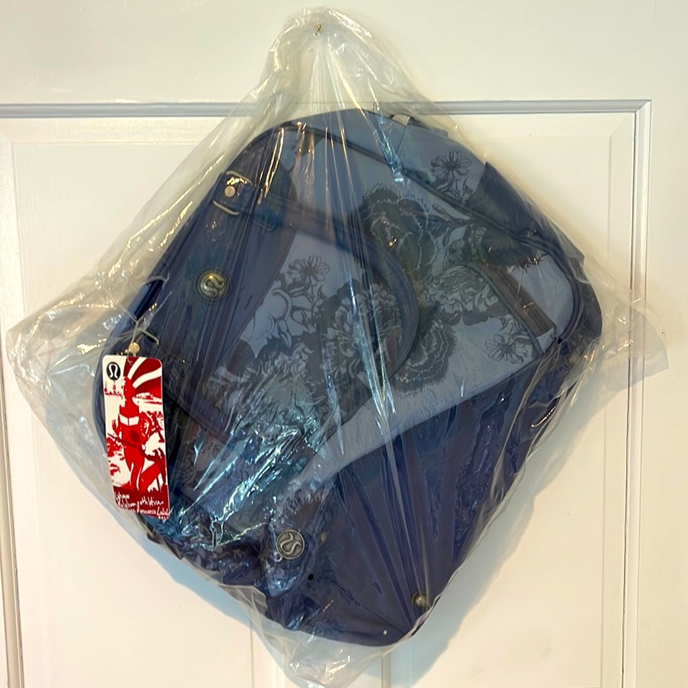 Lululemon Blue Floral Elite Gym Bag New